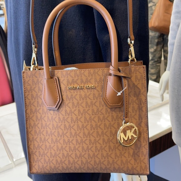 Michael Kors Mercer Medium Pebbled Leather Crossbody Bag - Picture 8 of 16